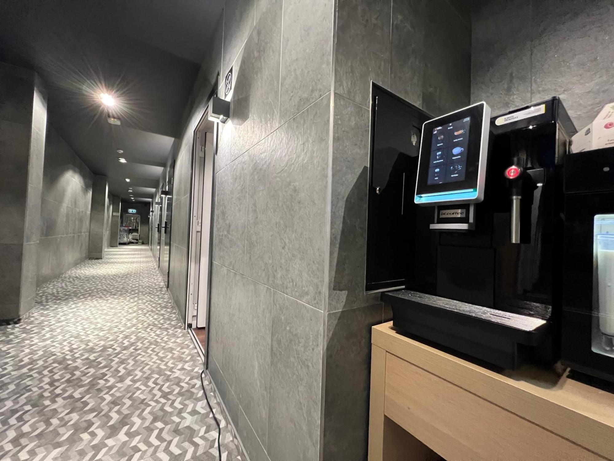 Luna Self Check-In Hotel クライペダ エクステリア 写真